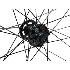 26” (ETRTO 559×25) MTB / Dirt Jump Front Wheel – 6-Bolt Disc – 20×110mm Thru Axle – Performance Hubs – Tubeless Compatible – 900g