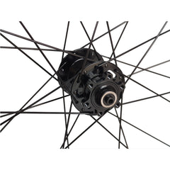 700c Road / Hybrid / Gravel / Cyclocross Front Wheel – QR / Thru Axle – 6-Bolt Disc – 20mm Inner Rim – Tubeless Compatible – DT Swiss Spokes – 845g