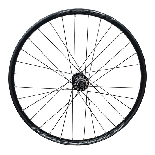 26” (ETRTO 559×25) MTB / Dirt Jump Rear Wheel – 6-Bolt Disc – 10×135mm Bolt-On Axle – Single Speed – Performance Hubs – Tubeless Compatible – DT Swiss Spokes